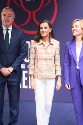 Queen Letizia attends Spanish Queen s Cup final match Queen Letizia of Spain attends Spanish Queen s Cup final match between FC Barcelona and Real Sociedad at La Romareda Stadium on May 18, 2024 in Zaragoza, Spain Photo by IMAGO MPG Zaragoza La Romareda Stadium Aragon Spain  Copyright: xMPGx