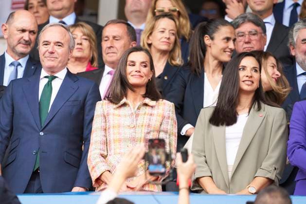 Queen Letizia attends Spanish Queen s Cup final match Queen Letizia of Spain attends Spanish Queen s Cup final match between FC Barcelona and Real Sociedad at La Romareda Stadium on May 18, 2024 in Zaragoza, Spain Photo by IMAGO MPG Zaragoza La Romareda Stadium Aragon Spain  Copyright: xMPGx