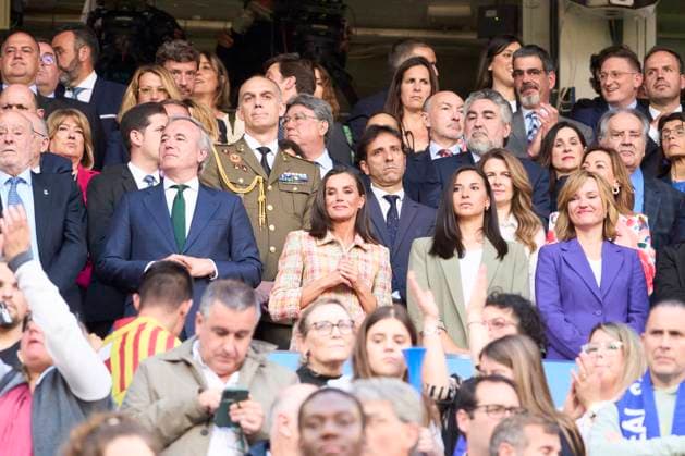 Queen Letizia attends Spanish Queen s Cup final match Queen Letizia of Spain attends Spanish Queen s Cup final match between FC Barcelona and Real Sociedad at La Romareda Stadium on May 18, 2024 in Zaragoza, Spain Photo by IMAGO MPG Zaragoza La Romareda Stadium Aragon Spain  Copyright: xMPGx