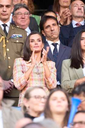 Queen Letizia attends Spanish Queen s Cup final match Queen Letizia of Spain attends Spanish Queen s Cup final match between FC Barcelona and Real Sociedad at La Romareda Stadium on May 18, 2024 in Zaragoza, Spain Photo by IMAGO MPG Zaragoza La Romareda Stadium Aragon Spain  Copyright: xMPGx