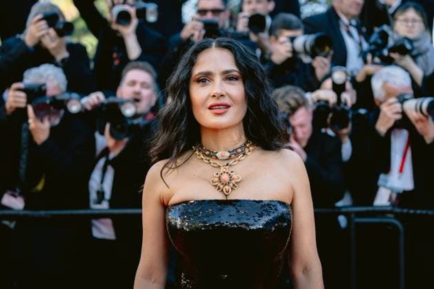 77eme Festival International du Film de Cannes Montee des marches du film Emilia Perez 77th International Cannes Film Festival Red carpet of Emilia Perez movie 305144 2024 05 18 Alpes Maritimes Cannes France Hayek, Salma  Copyright: xTerencexBaelenx STAR_305144_026