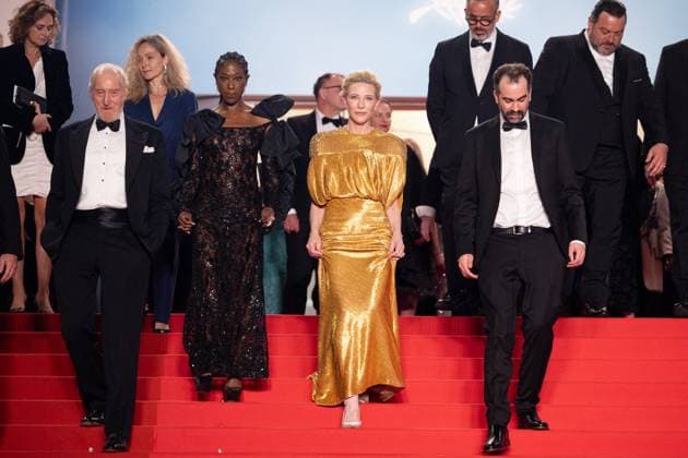 M Descente des marches du film Â Rumours Â lors du 77eme Festival International du Film de Cannes Charles Dance, Nikki Amuka Bird, Cate Blanchett, Galen Johnson Descente des marches du film Â Rumours Â lors du 77eme Festival International du Film de Cannes, au Palais des Festivals Ã Cannes Le 18 mai 2024 Jacovides Moreau Bestimage People leaving the red carpet of the movie Â Rumours Â during the 77th Cannes International Film Festival at the Palais des Festivals in Cannes, France On may 18th 2024 Cannes France  Copyright: xJACOVIDES-MOREAUx xBESTIMAGExJACOVIDES-MOREAUx xBESTIMAGEx