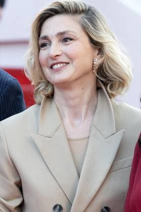 Annual Cannes Film Festival - Emilia Perez Red Carpet - Cannes DN Julie Gayet attends the Emilia Perez Red Carpet at the 77th annual Cannes Film Festival at Palais des Festivals on May 18, 2024 in Cannes, France. Photo by David NIVIERE ABACAPRESS.COM CANNES France  Copyright: xNivierexDavid ABACAPRESS.COMx