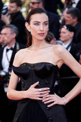 May 18, 2024: Alexa Chung attends the red carpet premiere of Emilia Perez during the 77th Cannes Film Festival at Palais des Festivals in Cannes, France, on 18 May 2024. Photo: - ZUMAm179 20240518_zep_m179_085 Copyright: xAlecxMichaelx