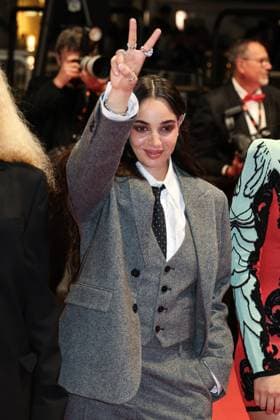 77eme Festival International du Film de Cannes Montee des marches du film Les Femmes au Balcon 77th International Cannes Film Festival Red Carpet of Les femmes au Balcon movie 305159 2024 05 19 Cannes France Merlant, NoÃ mie Souheila yacoub  Copyright: xIvankaxVoisinx xStarfacex STAR_305159_020