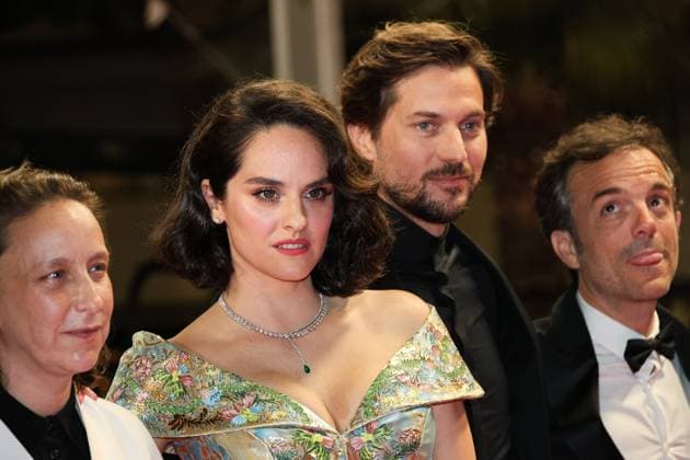 77eme Festival International du Film de Cannes Montee des marches du film Les Femmes au Balcon 77th International Cannes Film Festival Red Carpet of Les femmes au Balcon movie 305159 2024 05 19 Cannes France Bravo, Lucas Merlant, NoÃ mie  Copyright: xIvankaxVoisinx xStarfacex STAR_305159_022