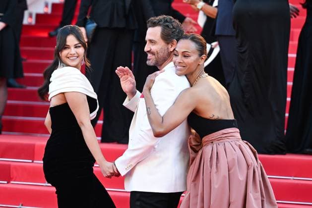 77eme Festival International du Film de Cannes Marches du film Emilia Perez 77th International Cannes Film Festival Red carpet of Emilia Perez movie Festival de Cannes 2024 77e Ã dition Montee Emilia Perez Selena Gomez, Edgar Ramirez , Zoe Saldana 305160 2024 05 18 Cannes France  Copyright: xLionelxGuericolas MPPx STAR_305160_043