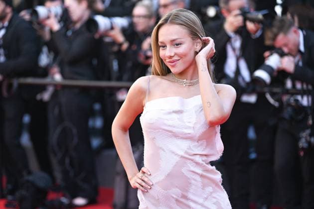 77eme Festival International du Film de Cannes Marches du film Emilia Perez 77th International Cannes Film Festival Red carpet of Emilia Perez movie Festival de Cannes 2024 77e Ã dition Montee Emilia Perez Ester Exposito 305160 2024 05 18 Cannes France  Copyright: xLionelxGuericolas MPPx STAR_305160_080