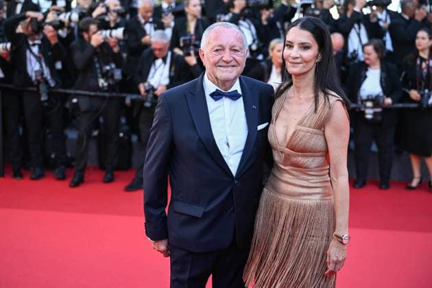 77eme Festival International du Film de Cannes Marches du film Emilia Perez 77th International Cannes Film Festival Red carpet of Emilia Perez movie Festival de Cannes 2024 77e Ã dition Montee Emilia Perez Jena Michel Aulas et sa femme 305160 2024 05 18 Cannes France  Copyright: xLionelxGuericolas MPPx STAR_305160_089