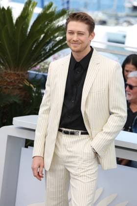 77eme Festival International du Film de Cannes Photocall with cast of the film Kinds of Kindness 77th Cannes Film Festival Photocall with cast of the film Kinds of kindness Joe Alwyn 305139 2024 05 18 Cannes France  Copyright: xIsabellexVautierx xStarfacex STAR_305139_030