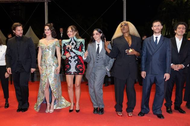 B MontÃ e des marches du film Â Les femmes au balcon Â lors du 77eme Festival International du Film de Cannes Lucas Bravo, NoÃ mie Merlant, Sanda Codreanu, Souheila Yacoub, Nadege Beausson Diagne, Christophe Montenez, guest MontÃ e des marches du film Â Les femmes au balcon Â lors du 77eme Festival International du Film de Cannes, au Palais des Festivals Ã Cannes On may 18th 2024 Olivier Borde Bestimage Red carpet of the movie Â The Balconettes Â during the 77th Cannes International Film Festival at the Palais des Festivals in Cannes, France On may 18th 2024 Cannes France  Copyright: xOLIVIERxBORDEx xBESTIMAGExOLIVIERxBORDEx xBESTIMAGEx