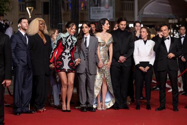 B MontÃ e des marches du film Â Les femmes au balcon Â lors du 77eme Festival International du Film de Cannes Christophe Montenez, Nadege Beausson Diagne, Sanda Codreanu, Souheila Yacoub, NoÃ mie Merlant, Lucas Bravo, CÃ line Sciamma, Pierre Guyard MontÃ e des marches du film Â Les femmes au balcon Â lors du 77eme Festival International du Film de Cannes, au Palais des Festivals Ã Cannes On may 18th 2024 Olivier Borde Bestimage Red carpet of the movie Â The Balconettes Â during the 77th Cannes International Film Festival at the Palais des Festivals in Cannes, France On may 18th 2024 Cannes France  Copyright: xOLIVIERxBORDEx xBESTIMAGExOLIVIERxBORDEx xBESTIMAGEx