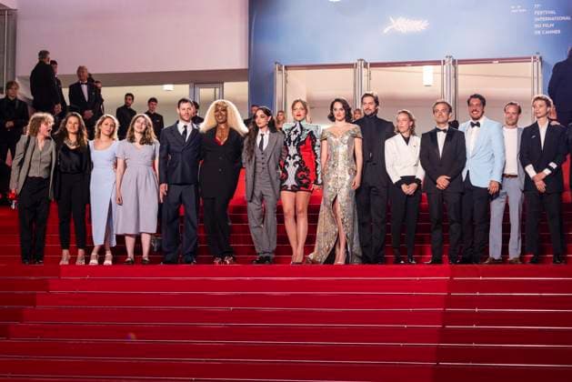 B Montà e des marches du film  Les femmes au balcon  lors du 77eme Festival International du Film de Cannes Guest, Christophe Montenez, Nadege Beausson Diagne, Souheila Yacoub, Sanda Codreanu, Noà mie Merlant, Lucas Bravo, Cà line Sciamma, Pierre Guyard, guest Montà e des marches of the film  Les femmes au balcon  during the 77th Cannes International Film Festival at the Palais des Festivals in Cannes On may 18th 2024 Olivier Borde Bestimage Red carpet of the movie  The Balconettes  during the 77th Cannes International Film Festival at the Palais des Festivals in Cannes, France On may 18th 2024 Cannes France Copyright: xOLIVIERxBORDEx xBESTIMAGExOLIVIERxBORDEx xBESTIMAGEx