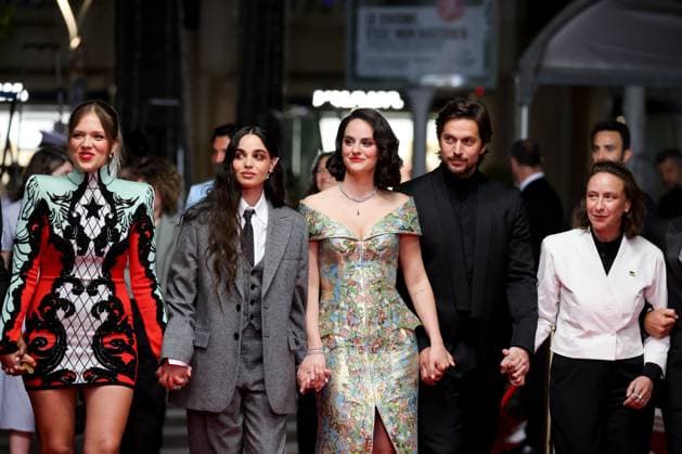 J MontÃ e des marches du film Â Les femmes au balconÂ lors du 77eme Festival International du Film de Cannes Sanda Codreanu, Souheila Yacoub, NoÃ mie Merlant, Lucas Bravo, CÃ line Sciamma MontÃ e des marches du film Â Les femmes au balcon Â lors du 77eme Festival International du Film de Cannes, au Palais des Festivals Ã Cannes On may 18th 2024 Jacovides Moreau Bestimage Red carpet of the movie Â The BalconettesÂ during the 77th Cannes International Film Festival at the Palais des Festivals in Cannes, France On may 18th 2024 Cannes France  Copyright: xJACOVIDES-MOREAUx xBESTIMAGExJACOVIDES-MOREAUx xBESTIMAGEx
