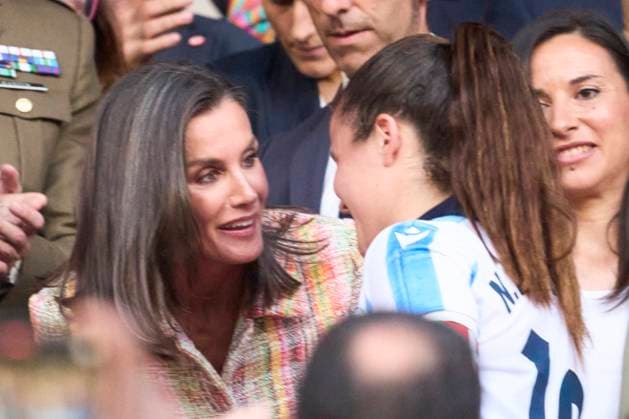 18-05-2024 Zaragoza Queen Letizia and captain of Real Sociedad, Nerea Eizagirre attend the final of the Spanish Copa de su Majestad Football 2023 2024 between FC Barcelona and Real Sociedad at the La Romareda in Zaragoza. No Spain Â  Copyright: xPPEx