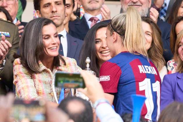 18-05-2024 Zaragoza Queen Letizia with Alexia Putellas attend the final of the Spanish Copa de su Majestad Football 2023 2024 between FC Barcelona and Real Sociedad at the La Romareda in Zaragoza. No Spain Â  Copyright: xPPEx
