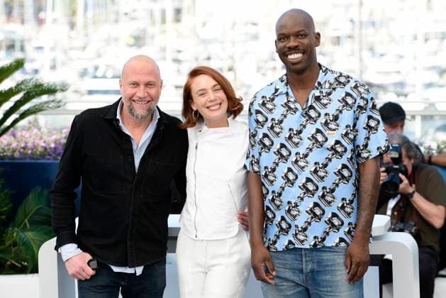 CANNES, FRANCE MAY 19 Francois DAMIENS, actor, Laeititia DOSCH, director, Jean Pascal ZADI, actor, during the photocall of the film Le proces du chien in Un Certain Regard competition at the 77th Cannes Film Festival at the Palais des Festivals on May 19, 2024 in Cannes, France CELEBRITES 77eme Festival de Cannes Photocall 19 05 2024 ValentinaClaret Panoramic 