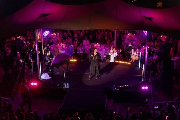 Cannes - Slimane Show At Le Grand Diner Gala - Theoule sur Mer Slimane performs at the Grand Dinner for the 77th edition of the Cannes Film Festival around a gala with the artist Slimane in the exceptional setting of Pierre Cardin s Palais Bulles in ThÃ oule-sur-Mer, France, on Saturday, May 18, 2024. Photo by Cyril CHATEAU ABACAPRESS.COM  Copyright: xChateauxCyril ABACAx