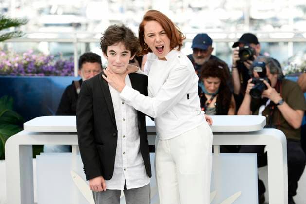 Entertainment Bilder des Tages CANNES, FRANCE MAY 19 G D Tom FISZELSON, actor, Laeititia DOSCH, director, during the photocall of the film Â Le proces du chien Â in Competition Un Certain Regard at the 77th Cannes Film Festival at the Palais des Festivals on May 19, 2024 in Cannes, France CELEBRITES 77eme Festival de Cannes Photocall 19 05 2024 ValentinaClaret Panoramic 