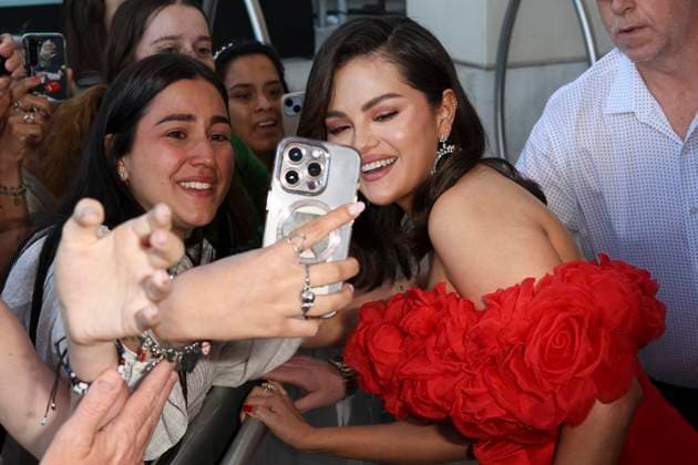 Entertainment Bilder des Tages Cannes - Selena Gomez Leaves Marriott Hotel Selena Gomez leaves Marriott Hotel during 77th Cannes Film Festival, in Cannes, France, on May 19, 2024. Photo by Marco Piovanotto ABACAPRESS.COM Cannes France  Copyright: xPiovanottoxMarco ABACAx