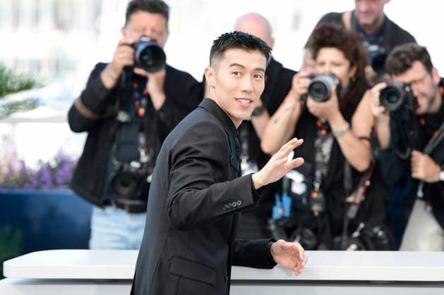 CANNES, FRANCE MAY 19 G D Zhou YOU, actor, during the photocall of the film Caught by the tides in competition at the 77th Cannes Film Festival at the Palais des Festivals on May 19, 2024 in Cannes, France CELEBRITES 77eme Festival de Cannes Photocall 19 05 2024 ValentinaClaret Panoramic 