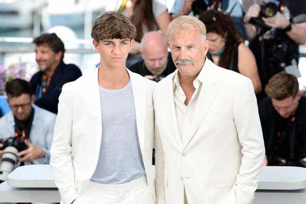 CANNES, FRANCE MAY 19 G D Hayes COSTNER, actor, Kevin COSTNER, director, producer, during the photocall of the film Horizon An American Saga projected Hors Competition at the 77th Cannes Film Festival at the Palais des Festivals on May 19, 2024 in Cannes, France CELEBRITES 77eme Festival de Cannes Photocall 19 05 2024 ValentinaClaret Panoramic 