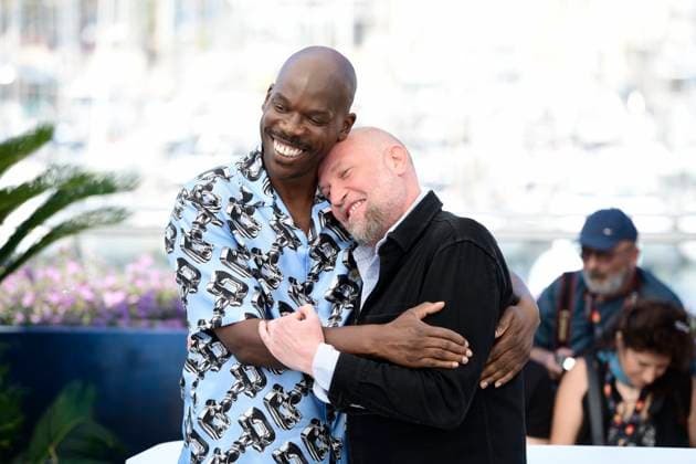CANNES, FRANCE MAY 19 G D Jean Pascal ZADI, acteur, Francois DAMIENS, acteur, lors du photocall du film Â Le proces du chien Â en Competition Un Certain Regard au 77eme Festival de Cannes au Palais des Festivals le 19 mai 2024 Cannes, France CELEBRITES 77eme Festival de Cannes Photocall 19 05 2024 ValentinaClaret Panoramic 