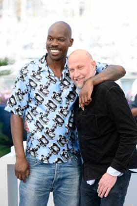 CANNES, FRANCE MAY 19 G D Jean Pascal ZADI, acteur, Francois DAMIENS, acteur, lors du photocall du film Â Le proces du chien Â en Competition Un Certain Regard au 77eme Festival de Cannes au Palais des Festivals le 19 mai 2024 Cannes, France CELEBRITES 77eme Festival de Cannes Photocall 19 05 2024 ValentinaClaret Panoramic 