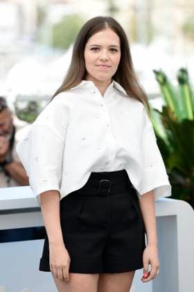 CANNES, FRANCE MAY 19 G D Sanda CODREANU, actress, during the photocall of the film Â Les femmes au balcon Â screened in Midnight Seance at the 77th Cannes Film Festival at the Palais des Festivals on May 19, 2024 in Cannes, France CELEBRITES 77eme Festival de Cannes Photocall 19 05 2024 ValentinaClaret Panoramic 