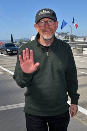 Cannes 2024 Celebs Nice Airport Ron Howard at Nice airport ahead of the 77th Cannes Film Festival in Nice, France on May 19, 2024. Photo by Julien Reynaud APS-Medias ABACAPRESS.COM Nice France  Copyright: xReynaudxJulien APS-Medias ABACAx