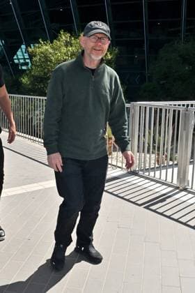Cannes 2024 Celebs Nice Airport Ron Howard at Nice airport ahead of the 77th Cannes Film Festival in Nice, France on May 19, 2024. Photo by Julien Reynaud APS-Medias ABACAPRESS.COM Nice France  Copyright: xReynaudxJulien APS-Medias ABACAx
