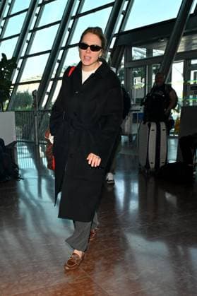Cannes 2024 Celebs Nice Airport Lea Seydoux at Nice airport ahead of the 77th Cannes Film Festival in Nice, France on May 19, 2024. Photo by Julien Reynaud APS-Medias ABACAPRESS.COM Nice France  Copyright: xReynaudxJulien APS-Medias ABACAx