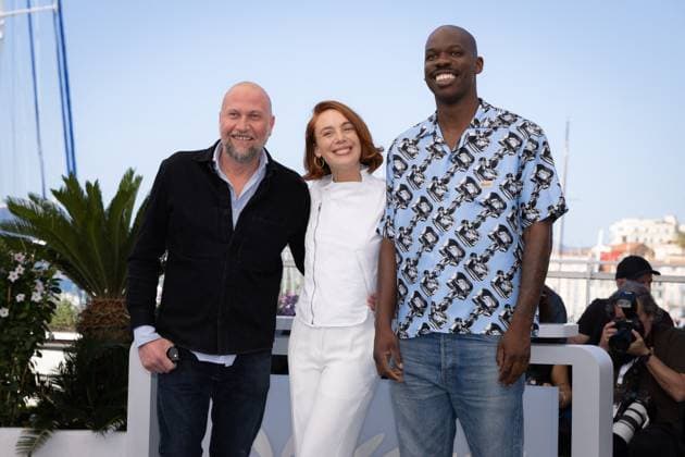 Cannes - Dog On Trial Photocall Francois Damiens, Laetitia Dosch and Jean-Pascal Zadi attend the Le Proces Du Chien (Dog On Trial) photocall at the 77th annual Cannes Film Festival at Palais des Festivals on May 19, 2024 in Cannes, France. Photo by Shootpix aBACAPRESS.COM Cannes France  Copyright: xShootpix ABACAx