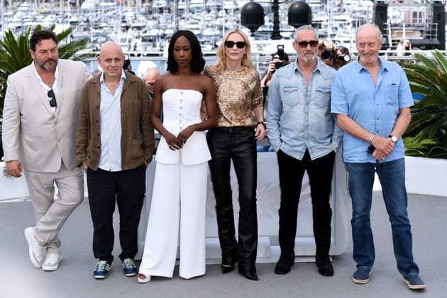 Cannes, 77th Cannes Film Festival 2024 Photocall film Rumors In the photo: Denis MÃ nochet, Rolando Ravello, Nikki Amuka-Bird, Cate Blanchett, Roy Dupuis, Charles Dance  Copyright: xAlbertoxTerenghix xipa-agency.nex xPoolxPhotoxEventsx03x IPA_Agency_IPA46256274