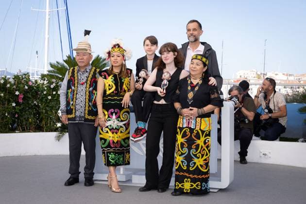 Cannes - Savages Photocall Komeok Joe, Sailyvia Paysan, Martin Verset, Babette De Coster, Claude Barras and Nelly Tungang attend the Sauvages (Savages) photocall at the 77th annual Cannes Film Festival at Palais des Festivals on May 19, 2024 in Cannes, France. Photo by Shootpix ABACAPRESS.COM Cannes France  Copyright: xShootpix ABACAx