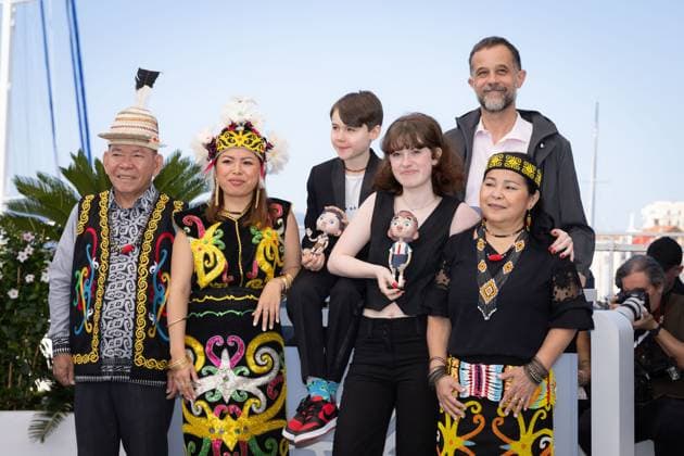 Entertainment Bilder des Tages Cannes - Savages Photocall Komeok Joe, Sailyvia Paysan, Martin Verset, Babette De Coster, Claude Barras and Nelly Tungang attend the Sauvages (Savages) photocall at the 77th annual Cannes Film Festival at Palais des Festivals on May 19, 2024 in Cannes, France. Photo by Shootpix ABACAPRESS.COM Cannes France  Copyright: xShootpix ABACAx