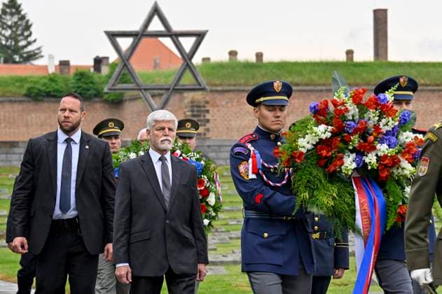 Bilder des Jahres 2024, News 05 Mai News Themen der Woche KW20 News Bilder des Tages Czech President Petr Pavel lays a wreath in the National Cemetery during Terezin event to commemorate victims of Nazi persecution on the occasion of the 79th anniversary of WW2 end at the Terezin Memorial, Czech Republic, May 19, 2024. (CTKxPhoto OndrejxHajek) CTKPhotoP2024051902496  CTKPhotoP2024051902496