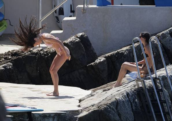 Bella Hadid At Eden Roc - Antibes Bella Hadid enjoying at the beach of Eden Roc hotel in Antibes, France on May 19, 2024, during the 77th annual Cannes film festival. Photo by ABACAPRESS.COM Antibes France  Copyright: xABACAx