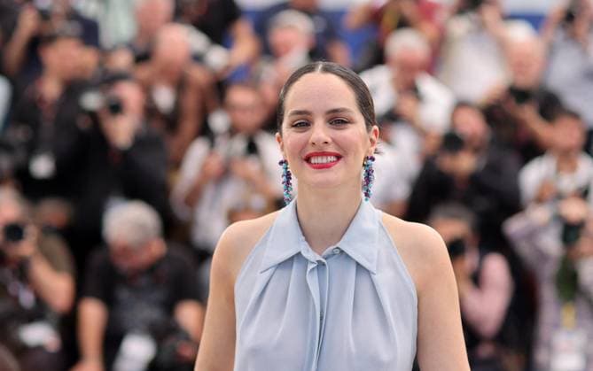 Photocall du film Les Femmes au Balcon lors du 77eme Festival International du Film de Cannes NoÃ mie Merlant Photocall du film Les Femmes au Balcon lors du 77eme Festival International du Film de Cannes le 19 mai 2024 Jacovides Moreau Bestimage Photocall for the film Les Femmes au Balcon at the 77th Cannes International Film Festival on 19 May 2024 Cannes France  Copyright: xJACOVIDES-MOREAUx xBESTIMAGExJACOVIDES-MOREAUx xBESTIMAGEx