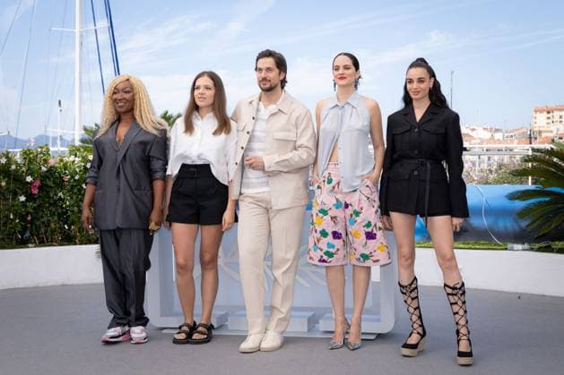 Cannes - The Balconettes Photocall Nadege Beausson-Diagne, Sandra Codreanu, Lucas Bravo, NoÃ mie Merlant and Souheila Yacoub attend Les Femmes Au Balcon (The Balconettes) photocall at the 77th annual Cannes Film Festival at Palais des Festivals on May 19, 2024 in Cannes, France. Photo by Shootpix ABACAPRESS.COM Cannes France  Copyright: xShootpix ABACAx