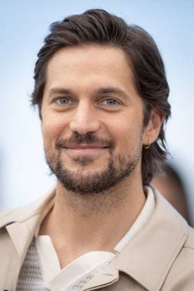 Cannes - The Balconettes Photocall Lucas Bravo attends Les Femmes Au Balcon (The Balconettes) photocall at the 77th annual Cannes Film Festival at Palais des Festivals on May 19, 2024 in Cannes, France. Photo by Shootpix ABACAPRESS.COM Cannes France  Copyright: xShootpix ABACAx