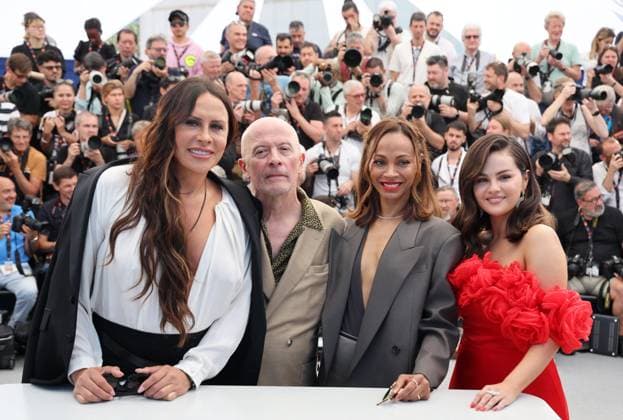Photocall du film Emilia Perez lors du 77eme Festival International du Film de Cannes Karla Sofia Gascon, Jacques Audiard, Zoe Saldana et Selena Gomez Photocall du film Emilia Perez lors du 77eme Festival International du Film de Cannes le 19 mai 2024 Jacovides Moreau Bestimage Photocall for the film Emilia Perez at the 77th Cannes International Film Festival on 19 May 2024 Cannes France  Copyright: xJACOVIDES-MOREAUx xBESTIMAGExJACOVIDES-MOREAUx xBESTIMAGEx