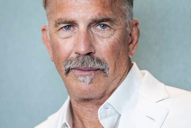 Kevin Costner poses during his decoration of the Ordre des Arts et des Lettres medal during the 77th Cannes International Film Festival Kevin Costner poses during his decoration of the Ordre des Arts et des Lettres medal during the 77th Cannes International Film Festival on May 19, 2024 Olivier Borde Bestimage Kevin Costner poses during his decoration of the Ordre des Arts et des Lettres medal during the 77th Cannes International Film Festival on May 19, 2024 Cannes France  Copyright: xOLIVIERxBORDEx xBESTIMAGExOLIVIERxBORDEx xBESTIMAGEx