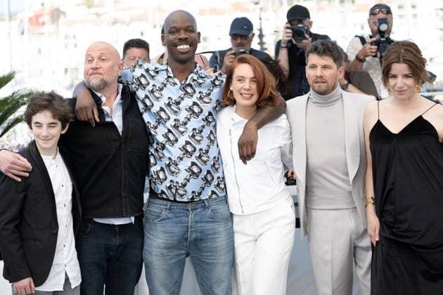 Annual Cannes Film Festival - Le Proces Du Chien Photocall - Cannes DN Tom Fiszelson, Francois Damiens, Jean-Pascal Zadi, Laetitia Dosch, Pierre Deladonchamps and Anabela Moreira attend the Le Proces Du Chien (Dog On Trial) photocall at the 77th annual Cannes Film Festival at Palais des Festivals on May 19, 2024 in Cannes, France. Photo by David NIVIERE ABACAPRESS.COM CANNES France  Copyright: xNivierexDavid ABACAPRESS.COMx