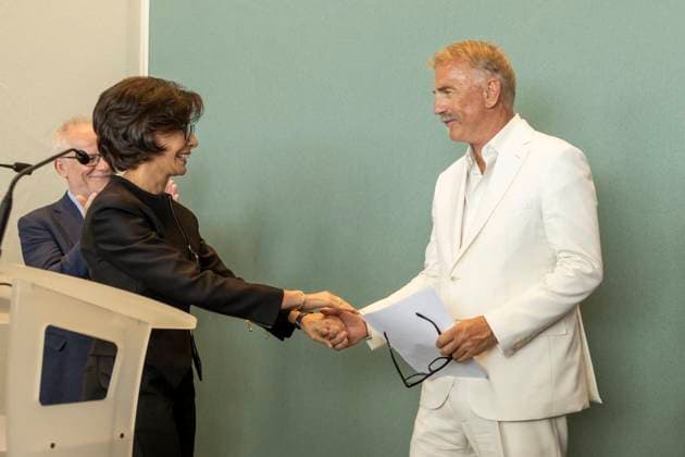 Rachida Dati decorates Kevin Costner with the Ordre des Arts et des Lettres medal at the 77th Cannes International Film Festival Kevin Costner Kevin Costner receives the Ordre des Arts et des Lettres medal from the Minister of Culture, Rachida Dati at the Salon des Ambassadeurs during the 77th Cannes Film Festival at the Palais des Festivals on May 19, 2024 Olivier Borde Bestimage Kevin Costner receives the Ordre des Arts et des Lettres medal from Minister of Culture Rachida Dati at the Salon des Ambassadeurs during the 77th Cannes Film Festival at the Palais des Festivals on May 19, 2024 Cannes France  Copyright: xOLIVIERxBORDEx xBESTIMAGExOLIVIERxBORDEx xBESTIMAGEx