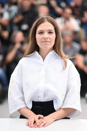 Cannes Les Femmes Au Balcon Photocall Sandra Codreanu attending the Les Femmes Au Balcon Photocall as part of the 77th Cannes International Film Festival in Cannes, France on May 19, 2024. Photo by Aurore Marechal ABACAPRESS.COM Cannes France  Copyright: xMarechalxAurore ABACAx