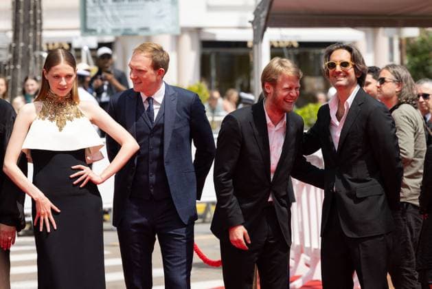 Cannes - Limonov - The Ballad Screening Mario Gianani, Lorenzo Gangarossa, Andrey Burkovskiy, Victoria Miroshnichenko, Kirill Serebrennikov, Ben Whishaw, Tomas Arana, Ilya Stewart and Dimitri Rassam attend the Limonov - The Ballad Red Carpet at the 77th annual Cannes Film Festival at Palais des Festivals on May 19, 2024 in Cannes, France. Photo by Shootpix ABACAPRESS.COM Cannes France  Copyright: xShootpix ABACAx