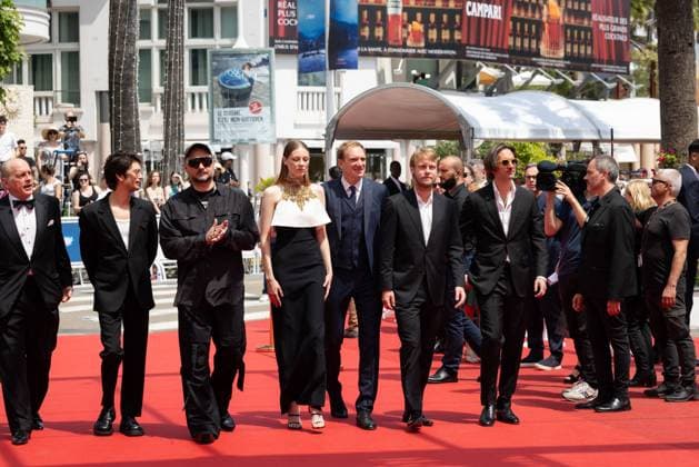 Cannes - Limonov - The Ballad Screening Mario Gianani, Lorenzo Gangarossa, Andrey Burkovskiy, Victoria Miroshnichenko, Kirill Serebrennikov, Ben Whishaw, Tomas Arana, Ilya Stewart and Dimitri Rassam attend the Limonov - The Ballad Red Carpet at the 77th annual Cannes Film Festival at Palais des Festivals on May 19, 2024 in Cannes, France. Photo by Shootpix ABACAPRESS.COM Cannes France  Copyright: xShootpix ABACAx
