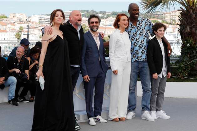 Le Proces Du Chien (Dog On Trial) photocall in Cannes CANNES, FRANCE - MAY 19: Anabela Moreira, Francois Damiens, Mathieu Demy, Laetitia Dosch, Jean-Pascal Zadi and Tom Fiszelson at the Le Proces Du Chien (Dog On Trial) photocall, at the 77th annual Cannes Film Festival at Palais des Festivals on May 19, 2024 in Cannes, France. CAP GOL GOL Cannes Provence-Alpes-CÃ te d Azur France Copyright: xRickxGold CapitalxPicturesx