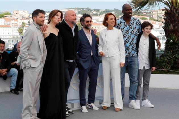 Le Proces Du Chien (Dog On Trial) photocall in Cannes CANNES, FRANCE - MAY 19: Pierre Deladonchamps, Anabela Moreira, Francois Damiens, Mathieu Demy, Laetitia Dosch, Jean-Pascal Zadi and Tom Fiszelson at the Le Proces Du Chien (Dog On Trial) photocall, at the 77th annual Cannes Film Festival at Palais des Festivals on May 19, 2024 in Cannes, France. CAP GOL GOL Cannes Provence-Alpes-CÃ te d Azur France Copyright: xRickxGold CapitalxPicturesx